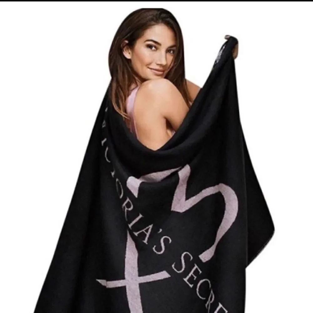 Victoria Secret black reversible throw - Picture 3 of 3